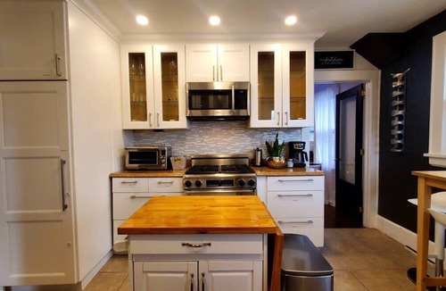 Cove - East Side - Shippan Apartment | Modern 3BR Apartment Downtown, HarborPt I-95 Train