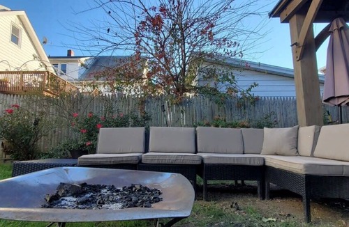 Cove - East Side - Shippan Apartment | Modern 3BR Apartment Downtown, HarborPt I-95 Train