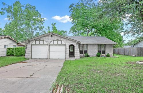 Forest North Estates House | Modern 3BR Austin Stay Sleeps 8 Free Parking