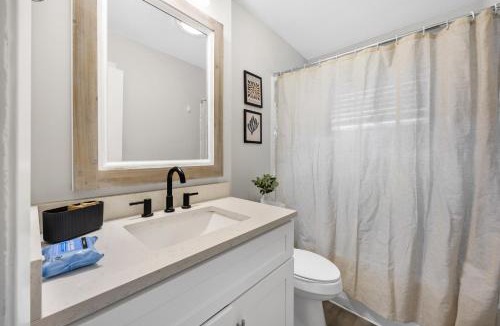 Forest North Estates House | Modern 3BR Austin Stay Sleeps 8 Free Parking