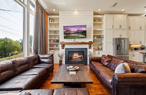 Old City Condo | Modern 3BR Condo | Parking | Walk to Smokies Stadium