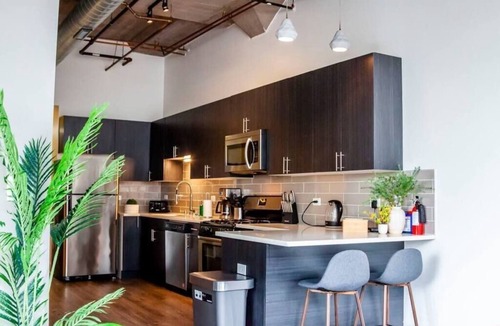 Prairie District Apartment | Modern 3BR Corner Suite Near McCormick Place & Soldier Field that Sleeps 10