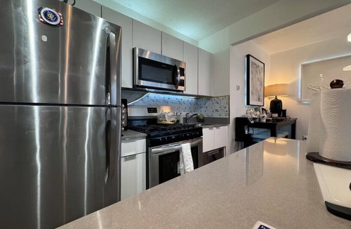 East Harlem Apartment | Modern 3BR Fireplace Gym Lounge