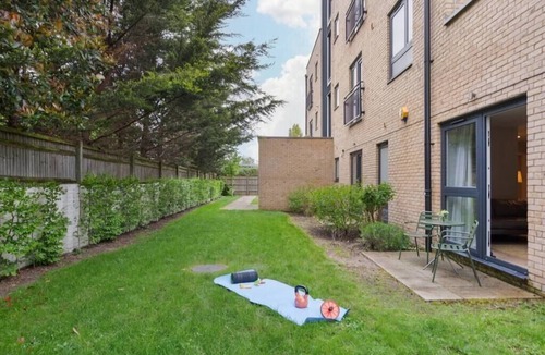 Ashford Apartment | Modern 3BR Flat quick links to LDN and Heathrow