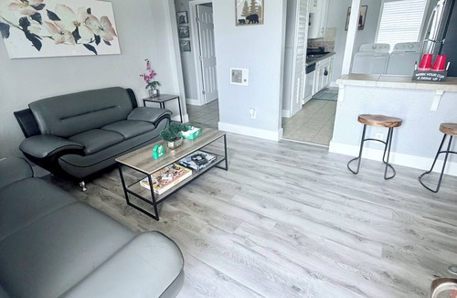 Fort Worth House | Modern 3BR Fort Worth Home- Fast Wi-Fi-Smart TV’s- Work-Ready