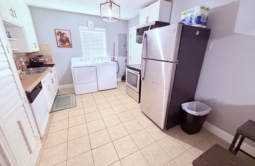 Fort Worth House | Modern 3BR Fort Worth Home- Fast Wi-Fi-Smart TV’s- Work-Ready