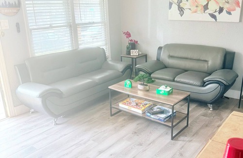 Fort Worth House | Modern 3BR Fort Worth Home- Fast Wi-Fi-Smart TV’s- Work-Ready