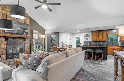 Woodstock House | Modern 3BR Front Porch Place - Near Shops & Parks