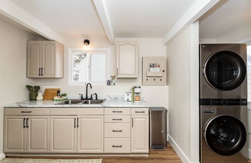 Ames House | Modern 3BR Getaway-Stylish, Ames