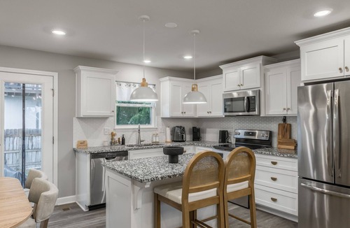 Grandview House | Modern 3BR Home Clean & Bright