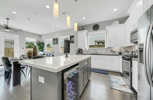 OST - South Union House | Modern 3BR Home in Houston with Heated Pool and BBQ Grill