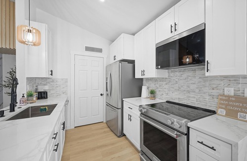 The Colony House | Modern 3BR Home Near Frisco & Arlington Comfortable Stay for Families & Groups