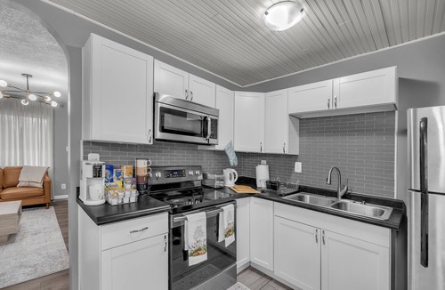 Decatur House | Modern 3BR Home Quiet Area Family Friendly
