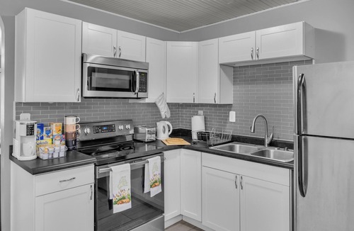 Decatur House | Modern 3BR Home Quiet Area Family Friendly