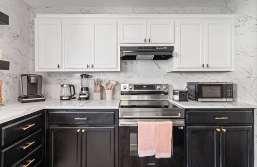 South Creek House | Modern 3BR Home w/Cowboy Pool + 3-in-1 Game Table