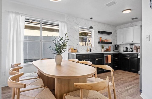 South Creek House | Modern 3BR Home w/Cowboy Pool + 3-in-1 Game Table