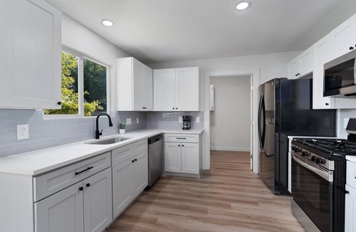 McNeil House | Modern 3BR house - 5 mins from Domain shopping, bars, restaurants