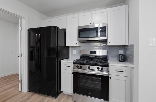 McNeil House | Modern 3BR house - 5 mins from Domain shopping, bars, restaurants