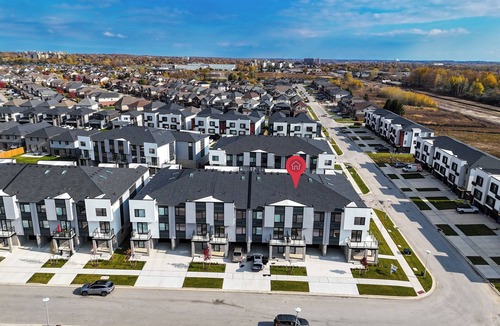 London House | Modern 3BR House | King + 2 Queens | Parking