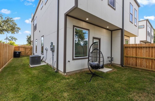 Spring Branch West House | Modern 3BR Houston Home w/Backyard & Parking