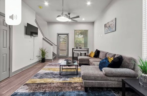 Spring Branch West House | Modern 3BR Houston Home w/Backyard & Parking