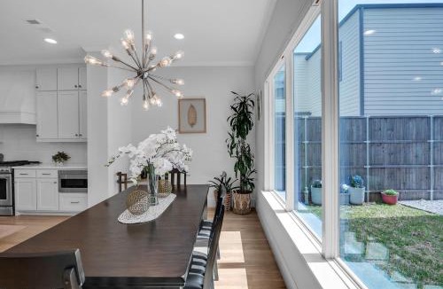 Oak Cliff Apartment | Modern 3BR in Bishop Arts - Walk to Shops & Dining Duplex