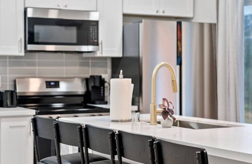 Everett House | Modern 3BR Near Boeing & Hospital