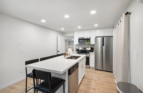 Everett House | Modern 3BR Near Boeing & Hospital