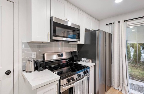 Everett House | Modern 3BR Near Boeing & Hospital