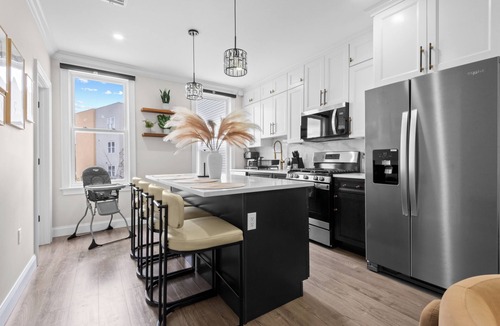 Union City Apartment | Modern 3BR Near NYC + MetLife Sleeps 8 + Parking
