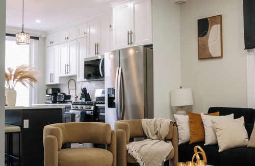 Union City Apartment | Modern 3BR Near NYC + MetLife Sleeps 8 + Parking