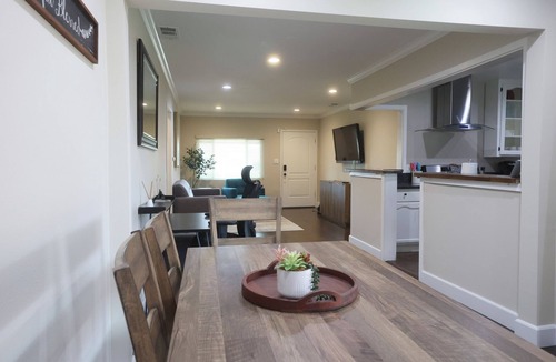 Los Angeles House | Modern 3BR Near SoFi, Intuit Dome Parking Workspace