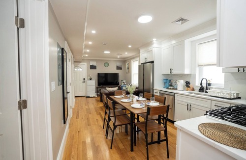Codman Square Apartment | Modern 3BR nest near Franklin Park 558/2