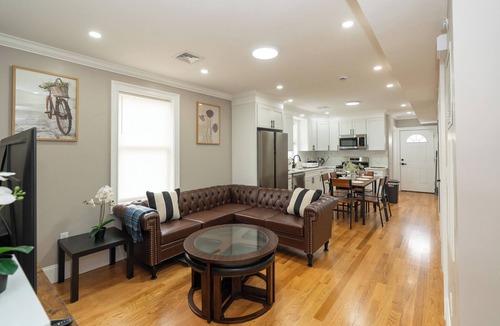 Codman Square Apartment | Modern 3BR nest near Franklin Park 558/2