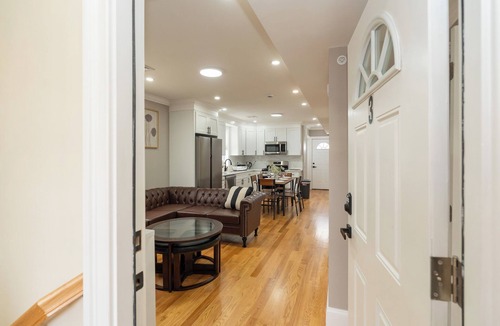 Codman Square Apartment | Modern 3BR nest near Franklin Park 558/2