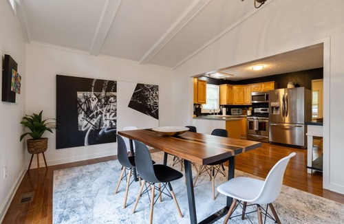 Woodstock House | Modern 3BR Ranch - Save 5% Weekly, 10% Monthly