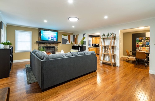 Woodstock House | Modern 3BR Ranch - Save 5% Weekly, 10% Monthly