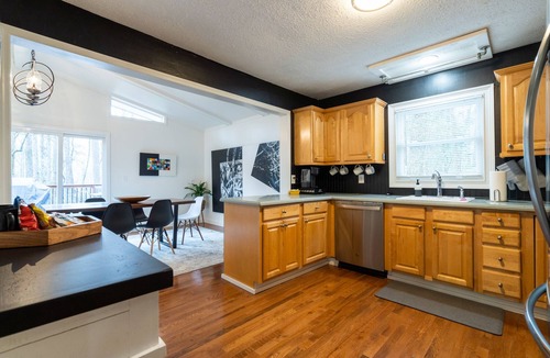 Woodstock House | Modern 3BR Ranch - Save 5% Weekly, 10% Monthly
