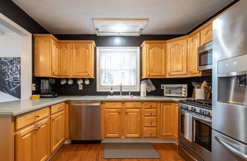 Woodstock House | Modern 3BR Ranch - Save 5% Weekly, 10% Monthly