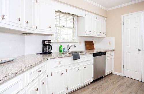 Gunter Afs House | Modern 3BR Retreat | Fast WiFi Included