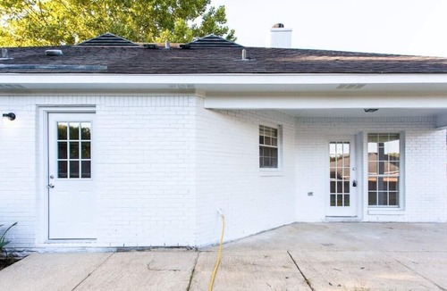 Gunter Afs House | Modern 3BR Retreat | Fast WiFi Included