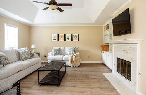 Gunter Afs House | Modern 3BR Retreat | Fast WiFi Included
