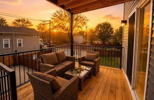 East Garfield Park Apartment | Modern 3BR Retreat Near United Center & West Loop