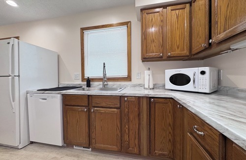 Lansing House | Modern 3BR Retreat Near MSU & Downtown Lansing