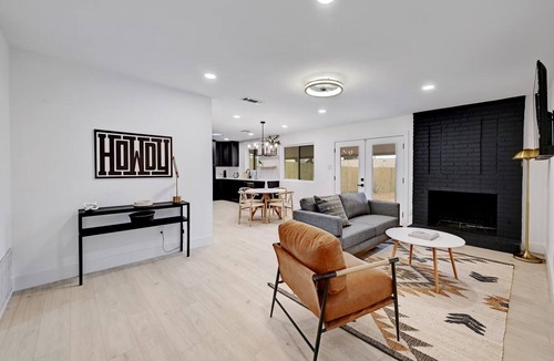 Sweetbriar House | Modern 3BR Retreat w/Pool in Central Austin
