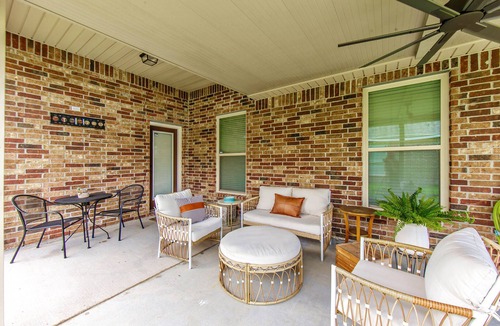 Donner House | Modern 3BR Retreat with Patio in Gray