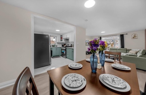 Thorold House | Modern 3BR Retreat with Pool | 15 Mins Away From Niagara Falls and Attractions