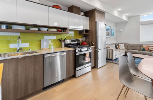 Atlantic House | Modern 3BR: Rooftop, A/C, Gigabit WiFi & Parking