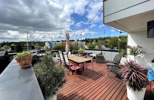 Atlantic House | Modern 3BR: Rooftop, A/C, Gigabit WiFi & Parking