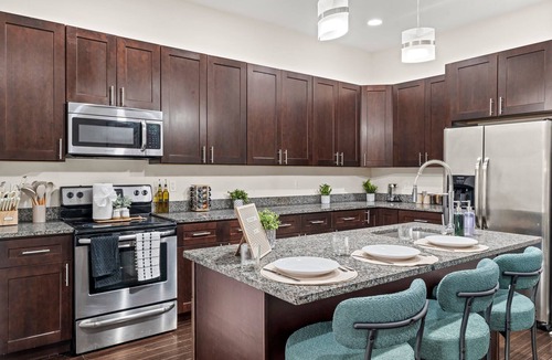 Fairmount Apartment | Modern 3BR · Rooftop Views + Easy Subway